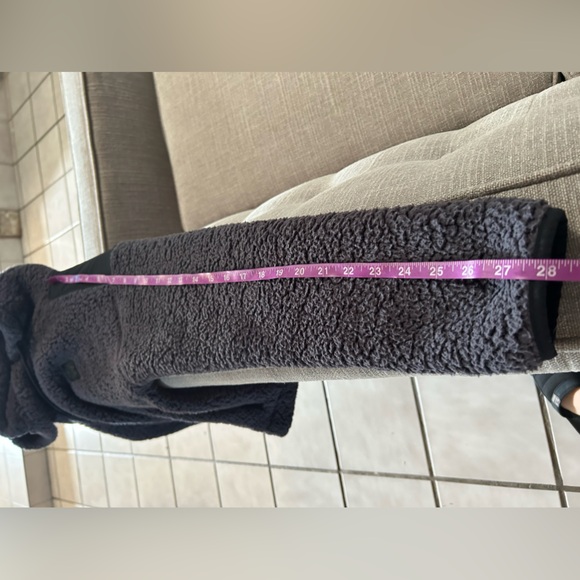 Under Armour Teddy Bear Sweater Size M - Picture 10 of 10